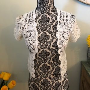 Roxy Crop Crochet Cardigan Sweater White Short Sleeved Top Floral Flowers Small